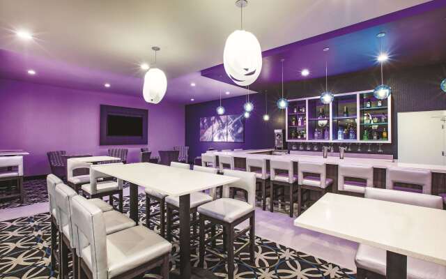 La Quinta Inn & Suites by Wyndham McAllen La Plaza Mall