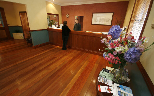 Best Western Plus All Settlers Motor Inn