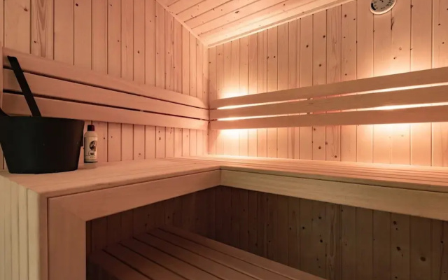 Spacious Villa With a Sauna, at the Tjeukemeer