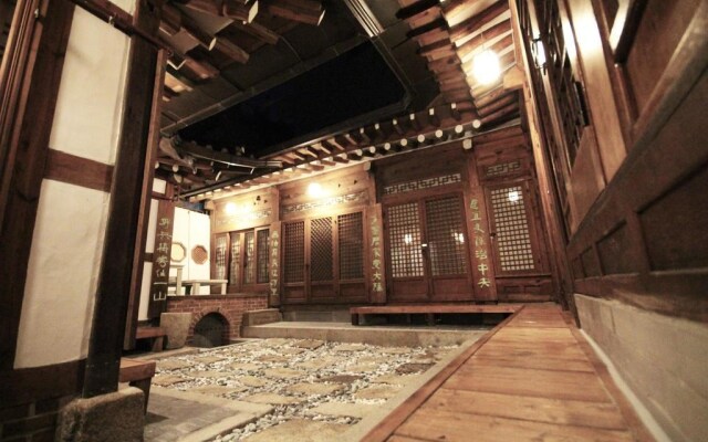 Ohbok Hanok Guesthouse 2