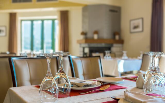 Ai Yannis Suites and Apartments Hotel