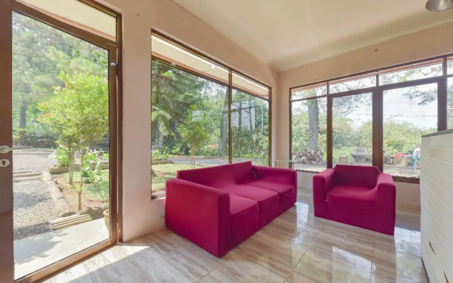 RedDoorz Resort Syariah near D'Castello Ciater Subang – Balcony – Ciater