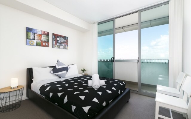 Penthouse near Airport & CBD