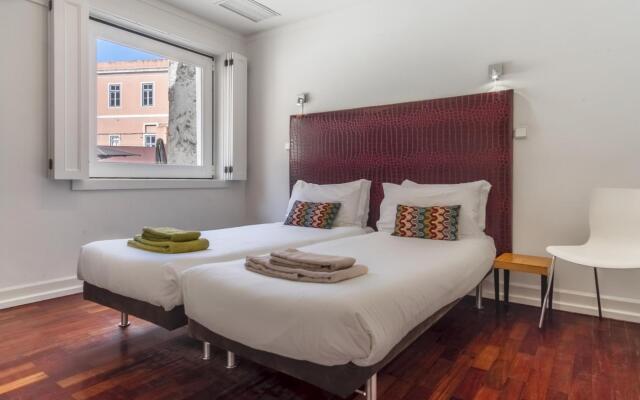 LV Premier Chiado CH1 Balcony Central Elevator