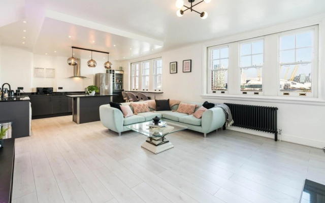 Stunning 3BD Riverside Flat Communal Roof Terrace