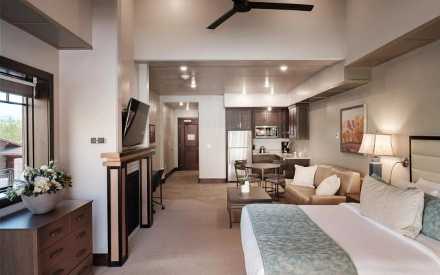 Cable Mountain Lodge