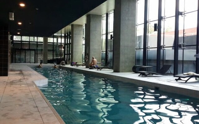 Luxury Two Bed Apt Swimming Pool