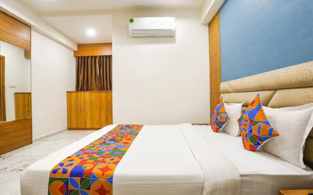 Fabhotel Raj Villa