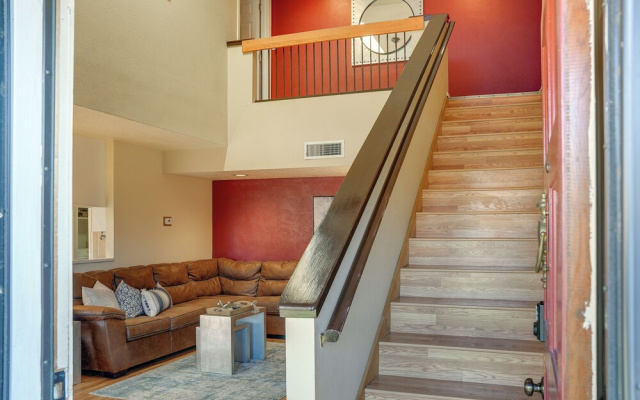 1 Mi to Unm: Convenient Albuquerque Townhome!