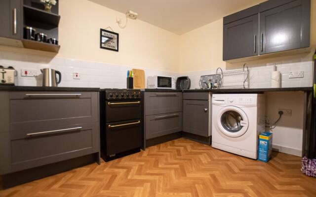 Fresh 4-bed Apartment