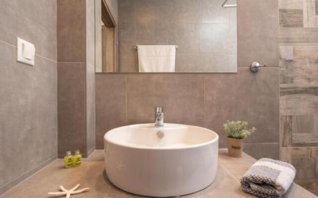 Kochyli Garden Studios