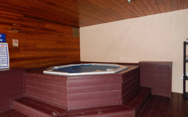 Crestview Condominium's