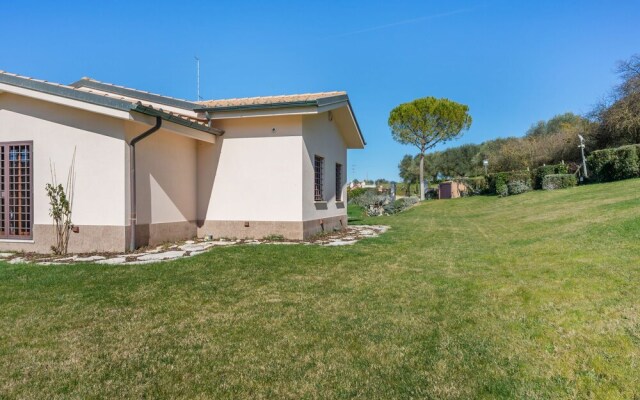 Luxurious Villa in Mentana with Garden