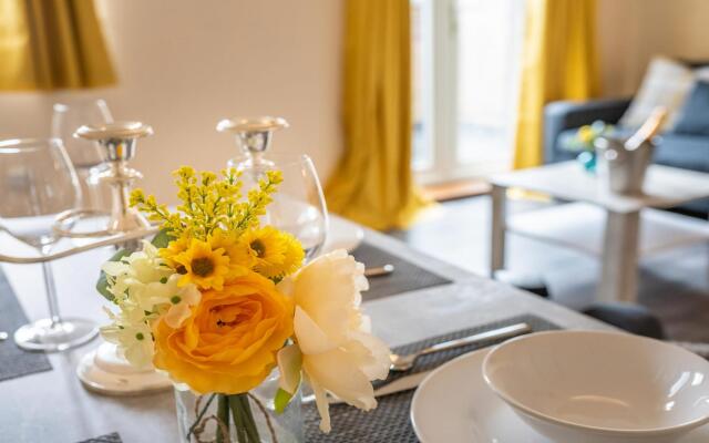 Queens Townhouse - 3 Bedrooms - Pets - Parking
