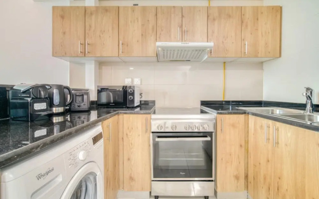 Premium 2BR Apt w Marina Views