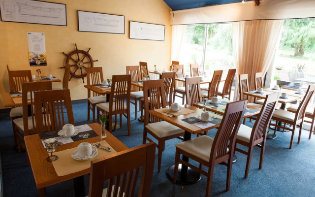 Brit Hotel Le Branhoc