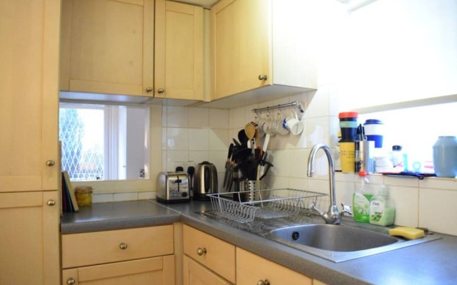 2 Bedroom Islington Apartment With Terrace Sleeps 4