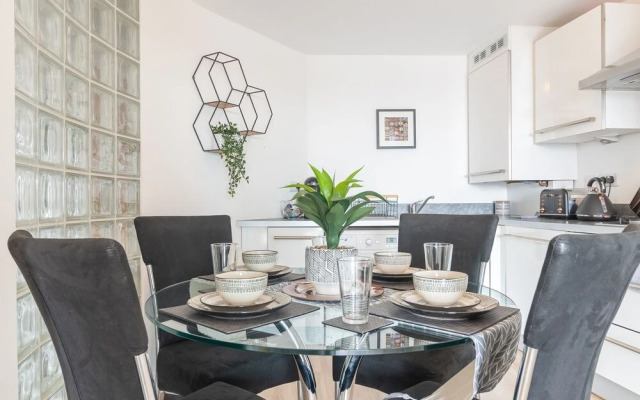 Luxury Riverview City Centre Apartment 2