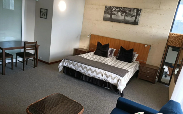 Yanchep Inn
