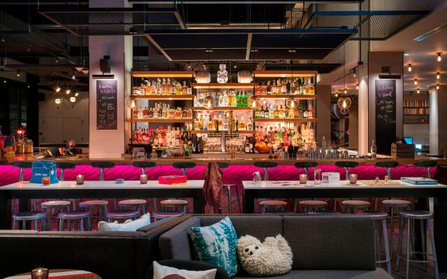 Moxy Chicago Downtown