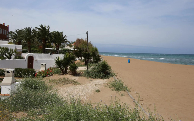 Urbanización El Oasis, 20 Villas en 1ª Línea Playa