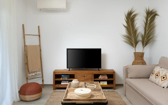 Amazing Beach House with Balcony (Free WI-FI)