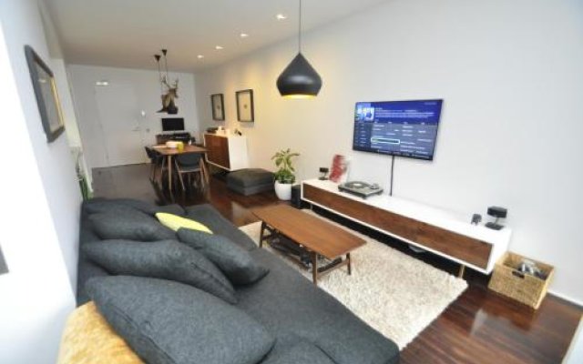 Darlinghurst Self-Contained Modern One-Bedroom Apartment (313 BUR)