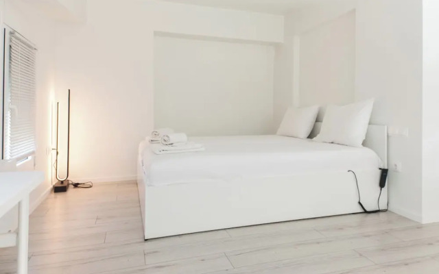 Marousi 2 Bd Luxury Living w Shared Pool