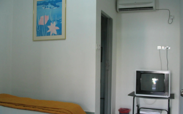 Tit Motel