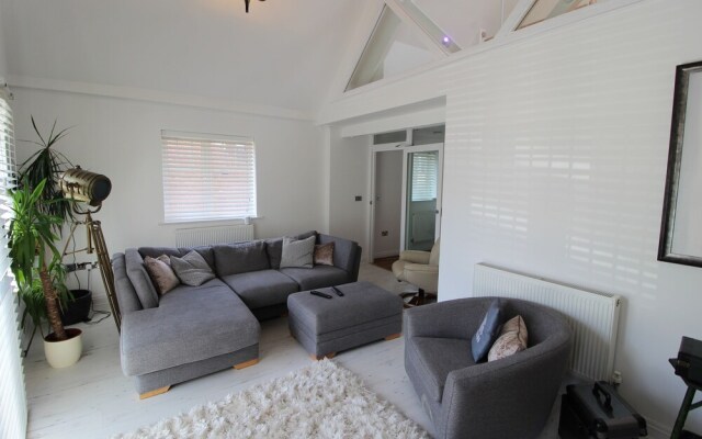 Beautifully Presented Three Bedroom House in Poole