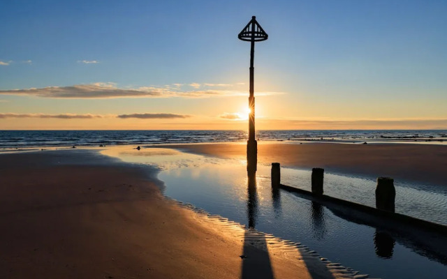 Beach Side House in Beautiful Borth
