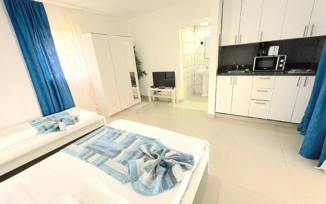 Relax Studios Deluxe POOL WIFI BEACH