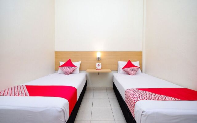 OYO 2428 Trision Hostel