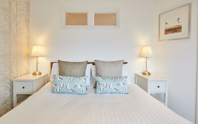 Host Stay The Plaice