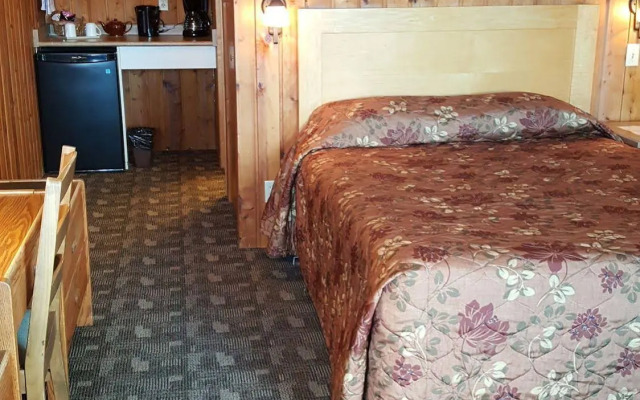 The Cedarwood Inn & Suites