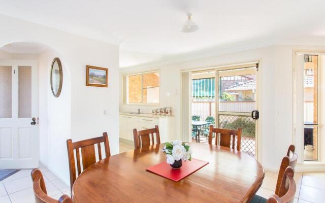 1/4 Huntly Close