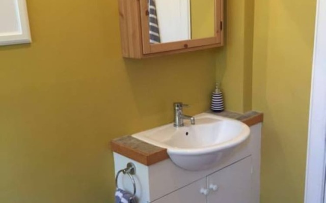 2 Bedroom Apartment In Central Edinburgh