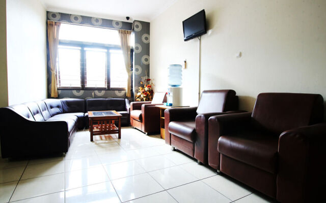 ZEN Rooms Near Airport Wastukencana