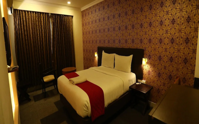 DFRONT Golden Palace