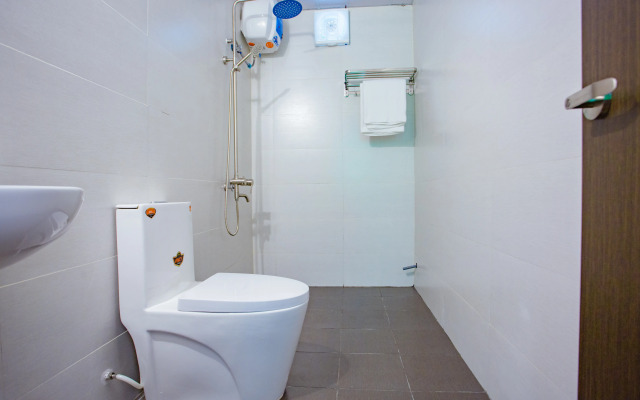Lucky Hotel by OYO Rooms