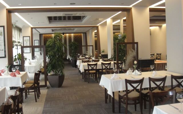 Ikar Hotel