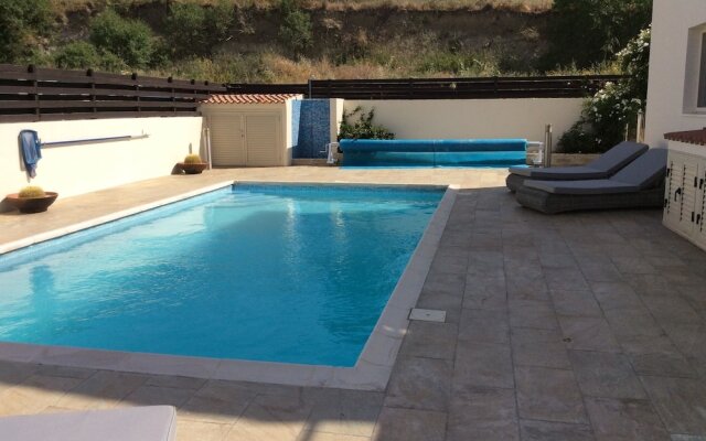 Idyllic 3 Bed Villa With Stunning Views