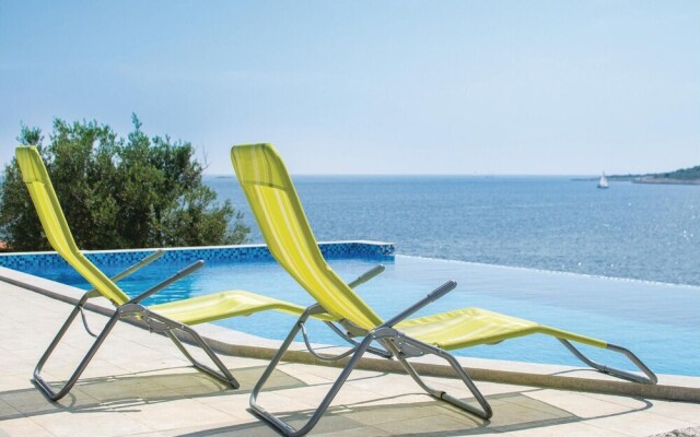 Stunning Home in Sevid With Wifi and 4 Bedrooms