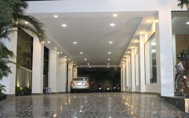 Malis the Residence & Hotel