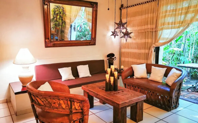 Cozy stay Tropical Vibes near Beach