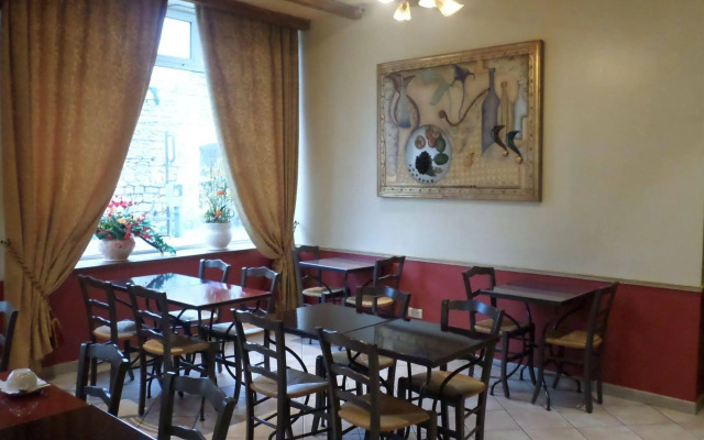 Brit Hotel Acacias