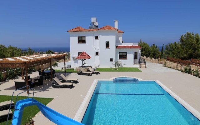 Villa Pergola by Amy Villas