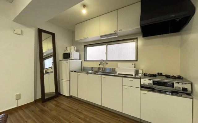 2BR good for 6PPL overlooking Peace Park with WIFI!