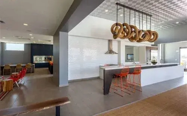 Hearth 219 Chic 1/1 in Santa Clara by RedAwning
