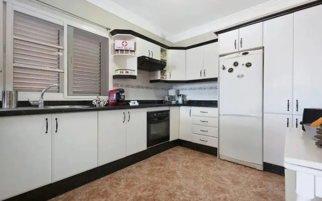 2-bed House Sleeps 4 With Free Parking